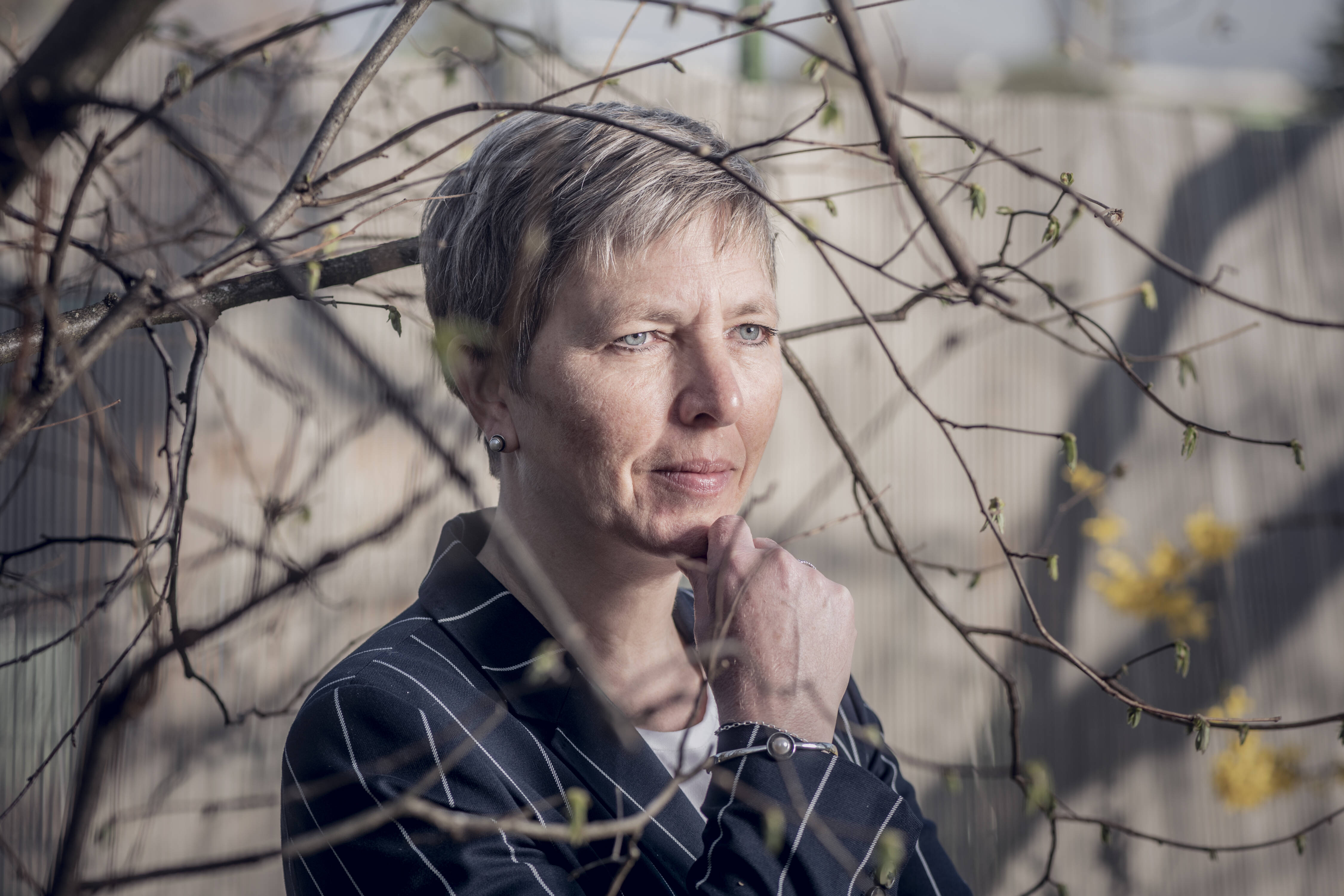 Sandra Capeder, ancienne directrice de l'Office médico-pédagogique, photographiée à Genève, le 24 mars 2022.