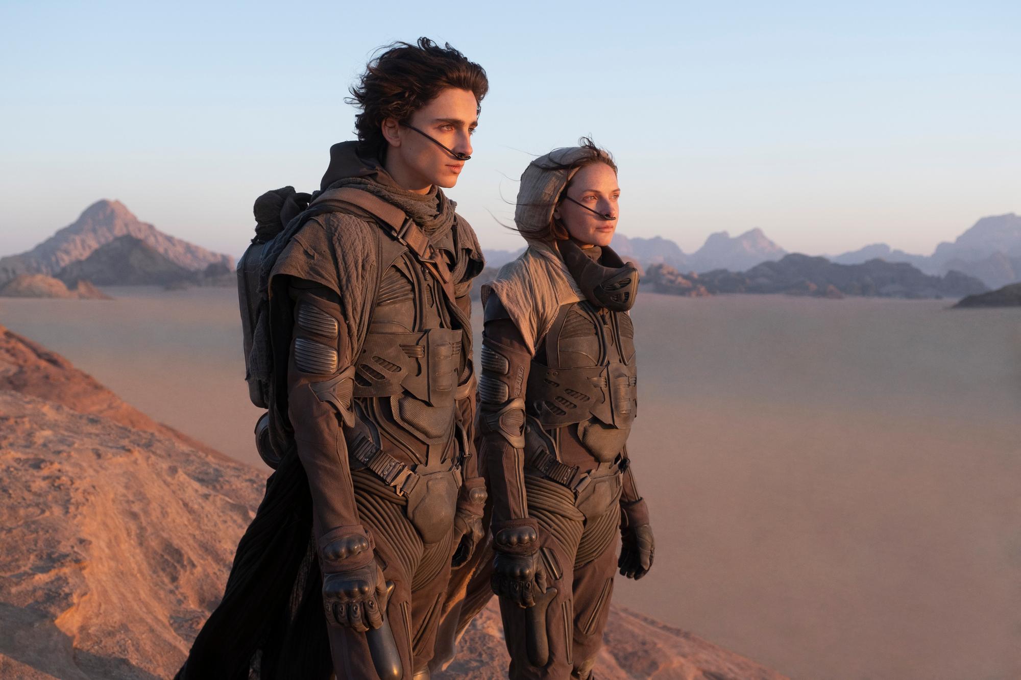 Paul Atréides (Timothée Chalamet) et sa mère, Lady Jessica (Rebecca Ferguson) dans «Dune», de Denis Villeneuve.