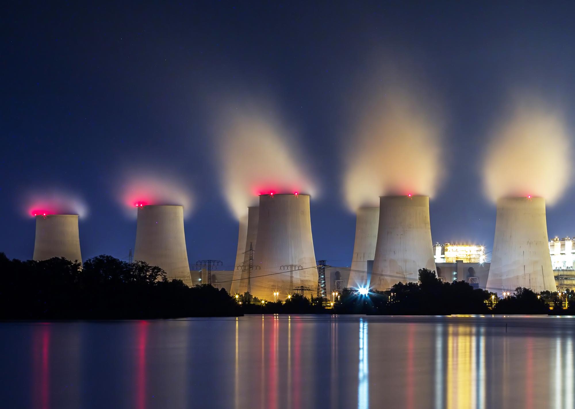 La centrale à charbon de Jänschwalde est située dans le bassin minier du Brandebourg, dans l'est de l'Allemagne. Fonctionnant avec du lignite extrait d'une mine à ciel ouvert, elle fermera ses portes en 2028.