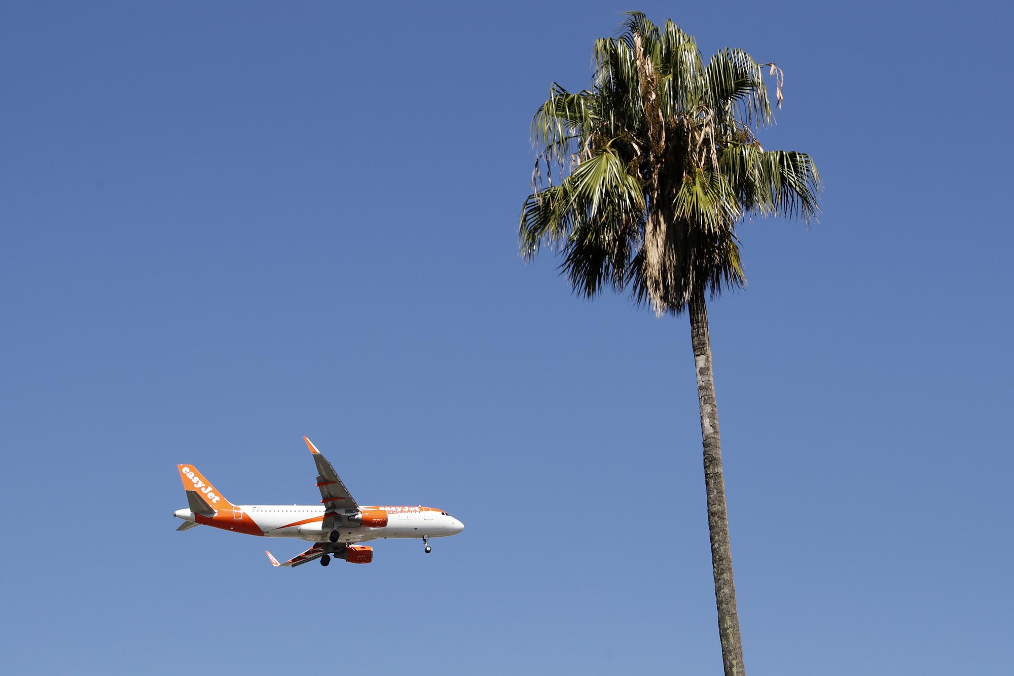 Un avion EasyJet s'approche de Lisbonne, 21 août 2019.