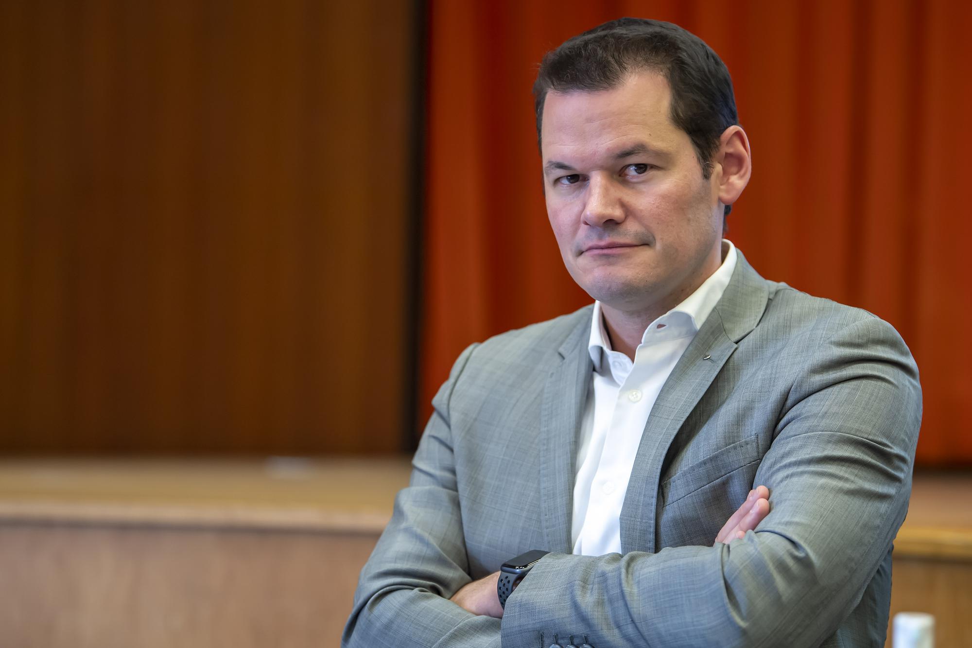 Le conseiller d'Etat Pierre Maudet, ecoute la presentation du projet de budget 2021 de l'Etat, lors d'une conference de presse du Conseil d'Etat genevois in corpore, ce jeudi 17 septembre 2020 a Geneve. (KEYSTONE/Martial Trezzini)