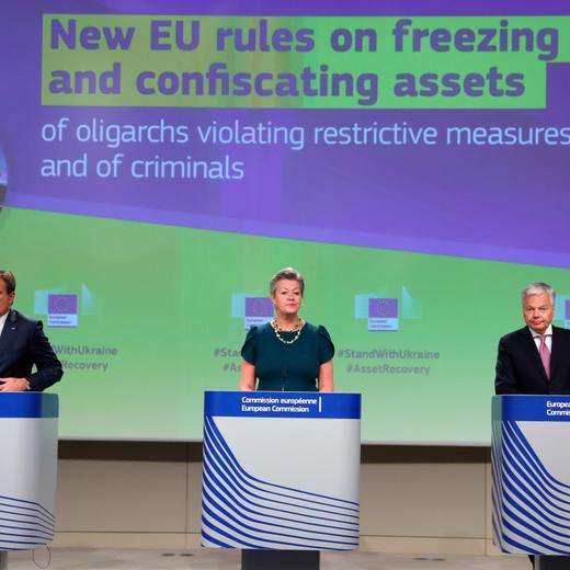 epa09973986 (L-R) European Commission Vice-President for Promoting the European Way of Life, Margaritis Schinas, European Commissioner for Home Affairs Ylva Johansson and European Commissioner for Justice Didier Reynders give a joint press conference on the 'New EU rules on freezing and confiscating assets of oligarchs violating restrictive measures and of criminals' at the European Commission in Brussels, Belgium, 25 May 2022. EPA/STEPHANIE LECOCQ