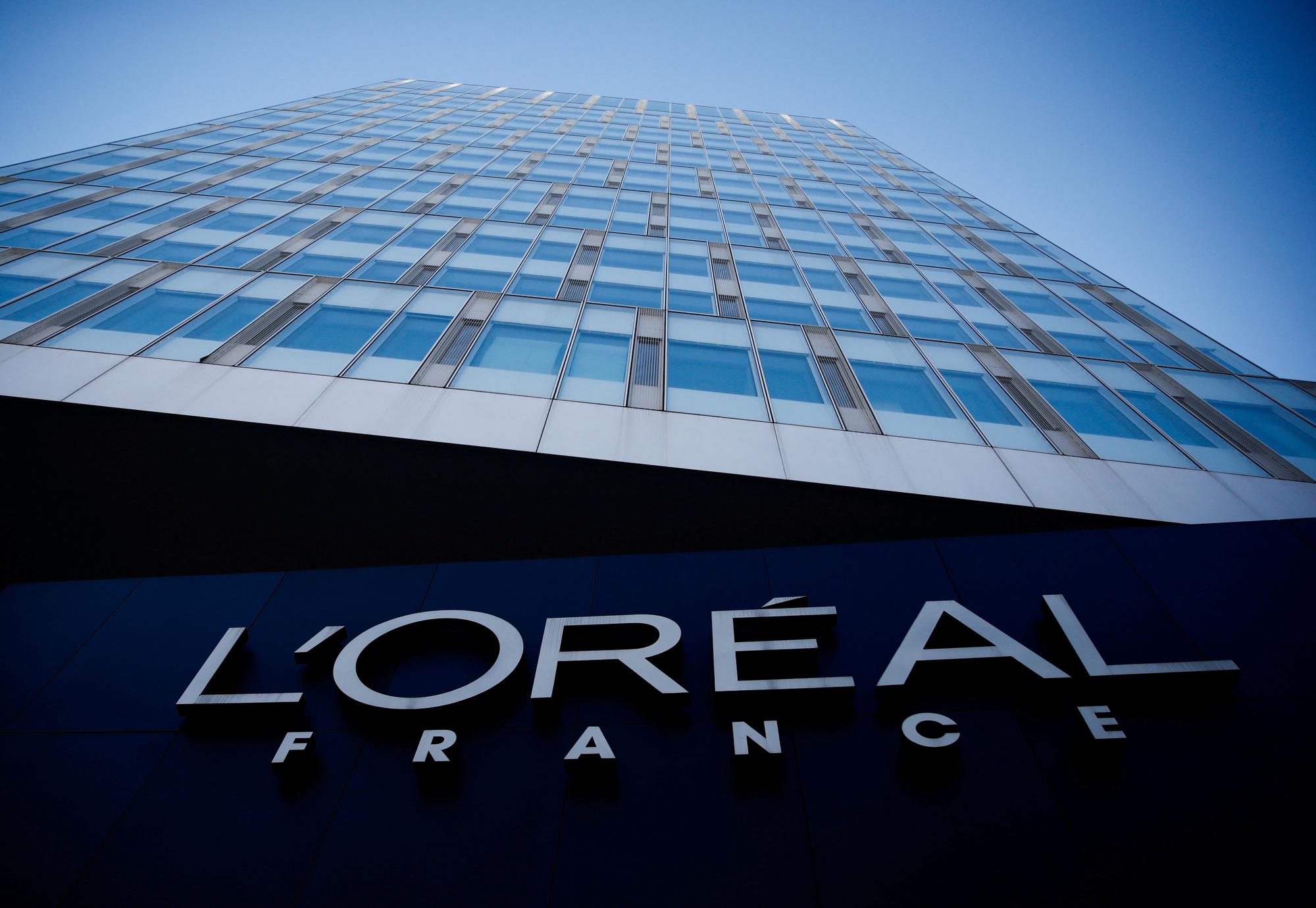 FILE PHOTO: The logo of French cosmetics group L'Oreal in the western Paris suburb of Levallois-Perret, France, February 7, 2020. REUTERS/Gonzalo Fuentes/File Photo