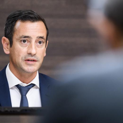 Vassilis Venizelos, Conseiller d'Etat vaudois parle lors d'une conference de presse presentant la strategie vaudoise face au risque de penurie d'electricite et de gaz le mercredi 28 septembre 2022 a Lausanne. (KEYSTONE/Jean-Christophe Bott)