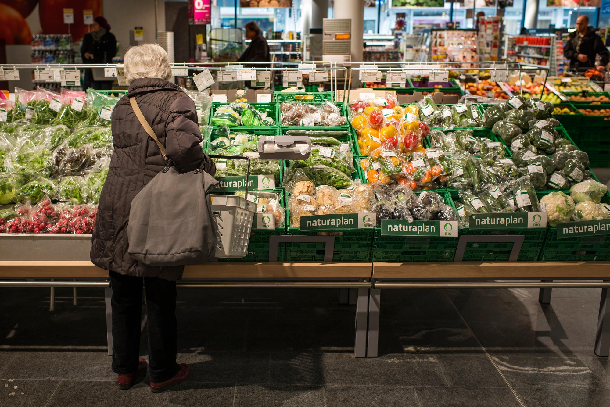 Einkaufen im Coop Suedpark in Basel am 03. April 3013.