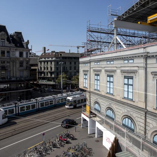 Bauarbeiten am Suedtrakt des Hauptbahnhofs Zuerich am Dienstag, 28. Juli 2020. Nach 150 Jahren wird das denkmalgeschuetzte Gebaeude des Hauptbahnhofs saniert. (KEYSTONE/Alexandra Wey)