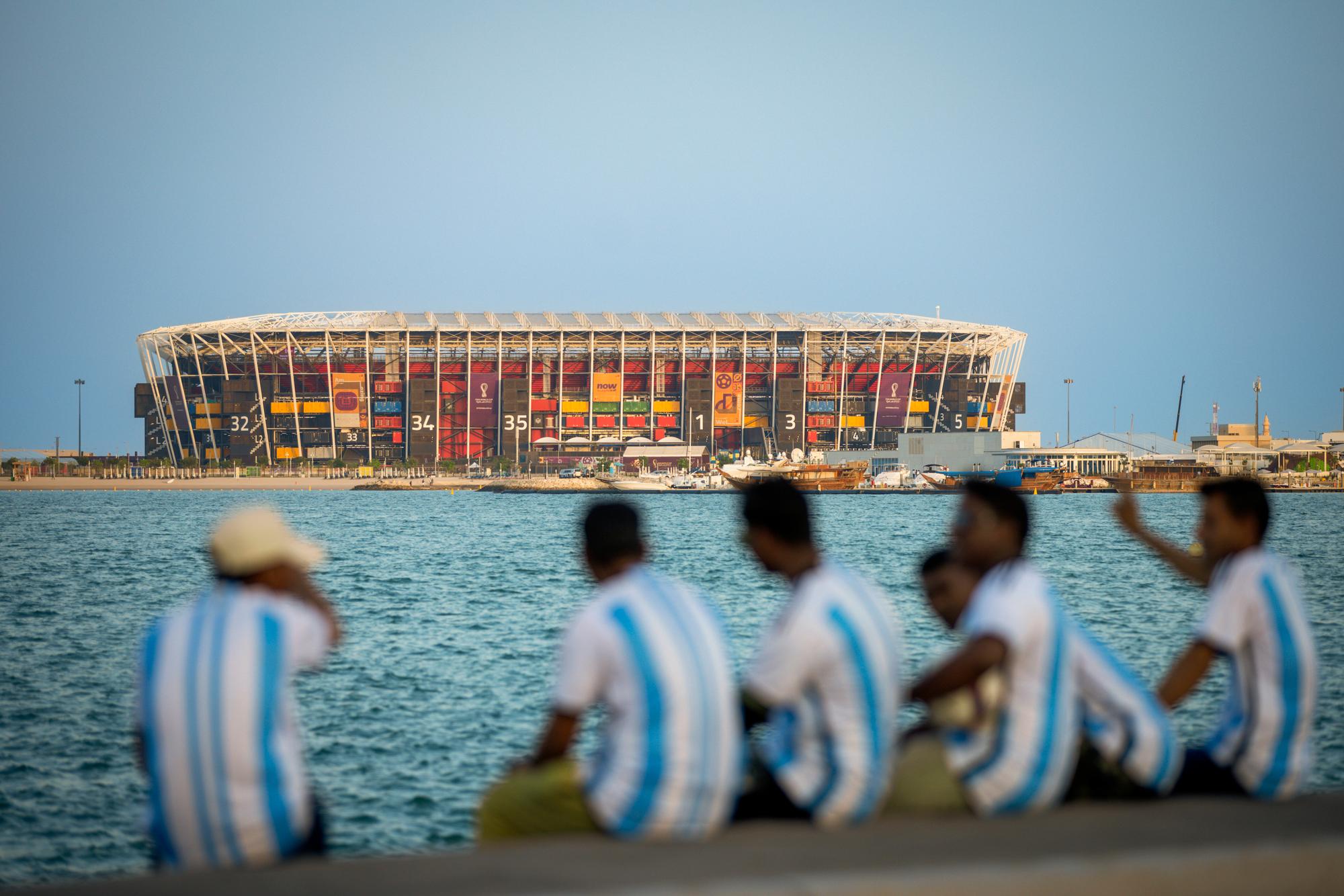 Sport Themen der Woche KW46 Sport Bilder des Tages 15.11.2022, Doha Katar Qatar Fans of Argentina infant of the Stadium 974 Doha 4 days before the city hosts the FIFA World Cup, WM, Weltmeisterschaft, Fussball 2022 Foto: Moritz Müller *** 15 11 2022, Doha Qatar Fans of Argentina infant of the Stadium 974 Doha 4 days before the city hosts the Fifa World Cup 2022 Photo Moritz Müller