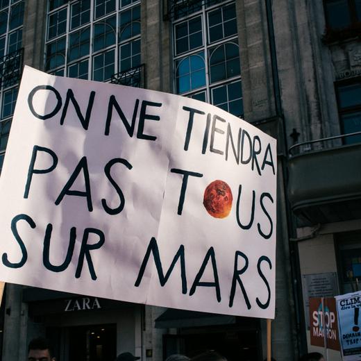 4000 personnes ont participé à cette deuxième marche citoyenne pour le climat entre la Grand Place et la Place de La République. Lille, France - 13 octobre, 2018. 4000 people have participated this second march against climate change between the Grand Place and Republic Square. Lille, France - October 13th, 2018.
