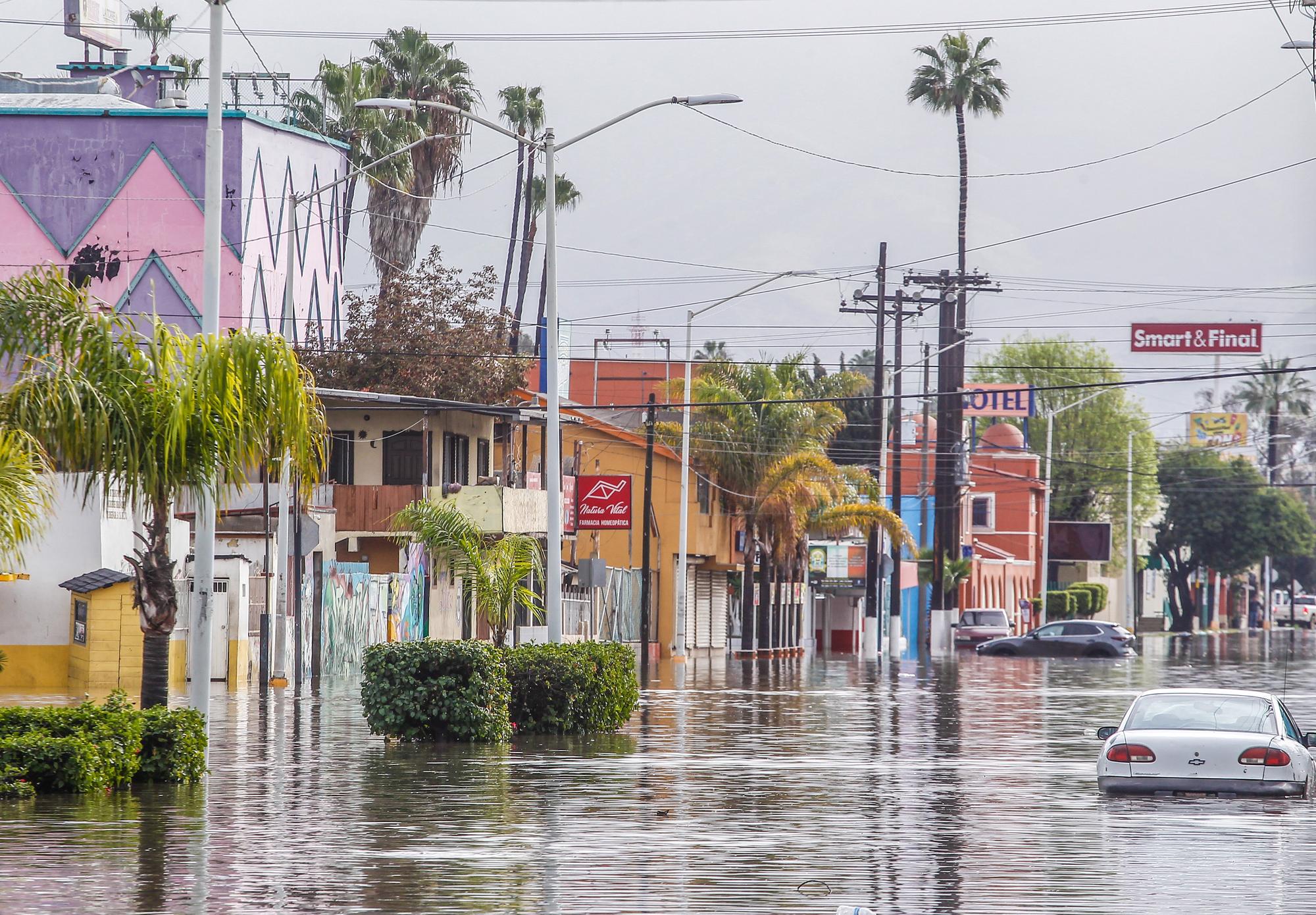 epa10409934 Flooding caused by the arrival of Cold Front number 25 is seen in Ensenada, Mexico, 16 January 2023. The third winter storm of the season and the 25th Cold Front will cause heavy rains and some snowfall in the states of Baja California, Chihuahua and Sonora, the National Meteorological Service (SMN) of Mexico reported on 16 January. EPA/Alejandro Zepeda