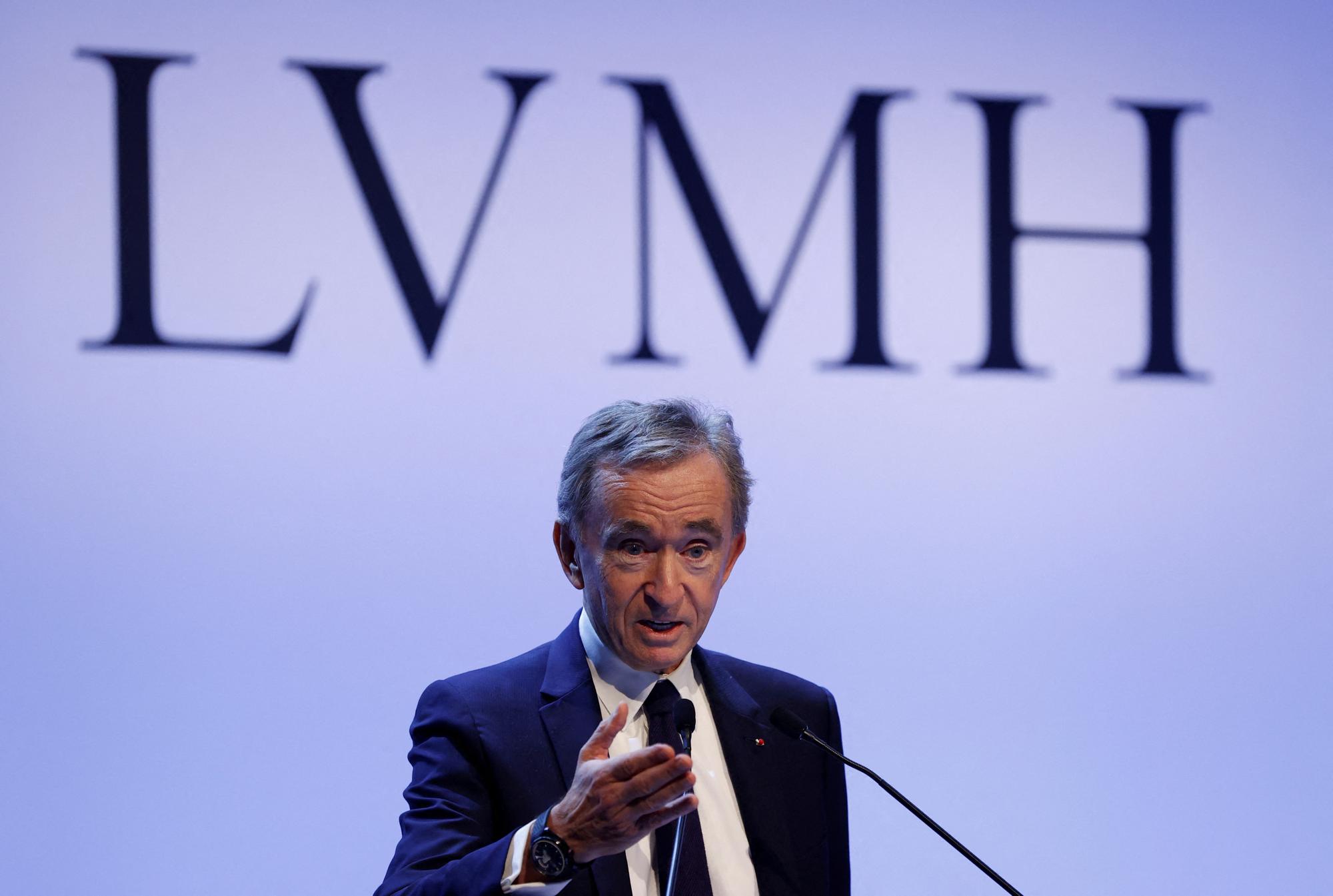 FILE PHOTO: LVMH luxury group Chief Executive Bernard Arnault announces their 2019 results in Paris, France, January 28, 2020. REUTERS/Christian Hartmann/File Photo