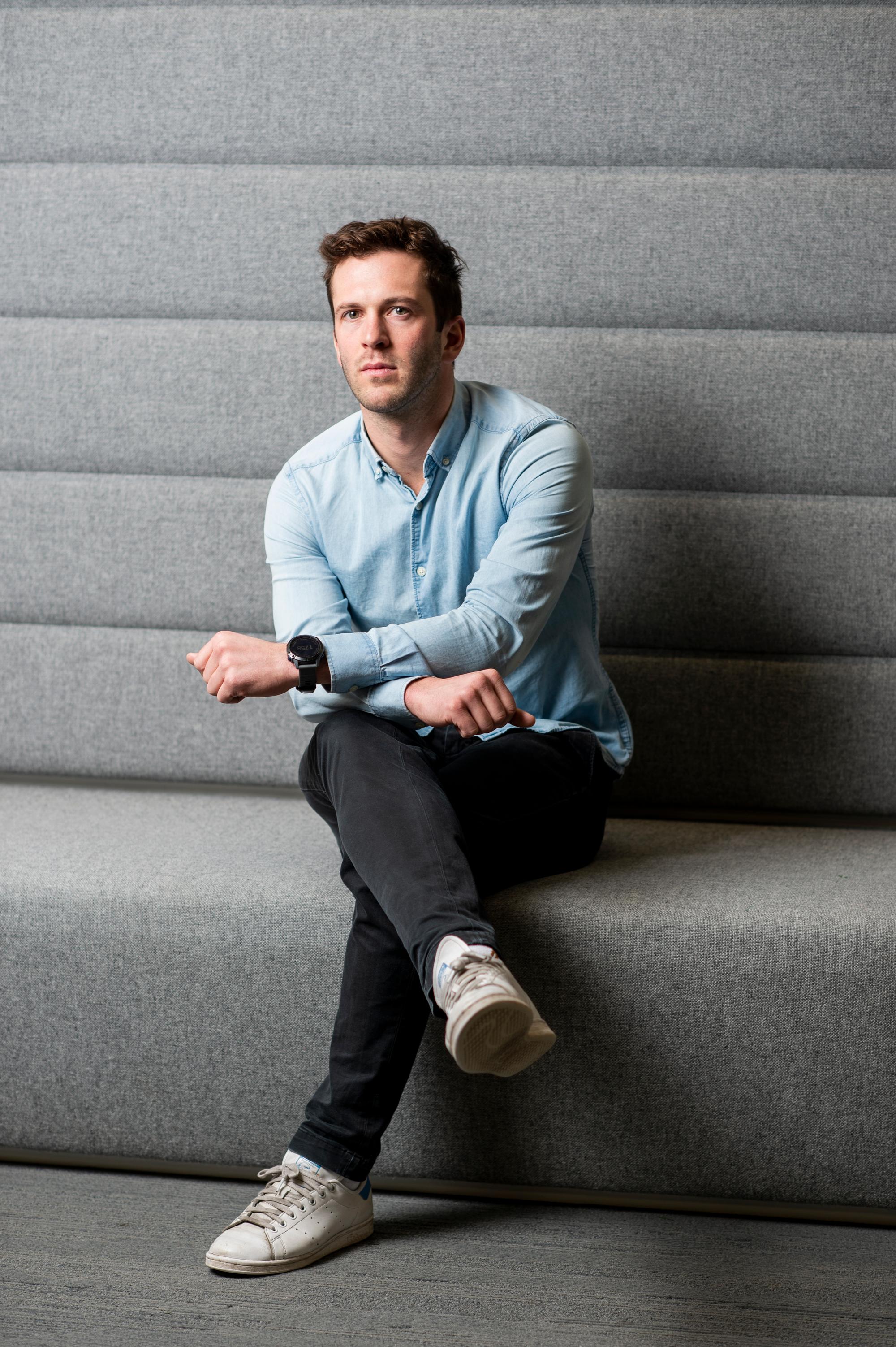 Charles Steinmyller, il a parcouru 16000 km à vélo pour lever des fonds pour financer la protection des océans. Genève. 31.1.2023. Eddy Mottaz / Le Temps