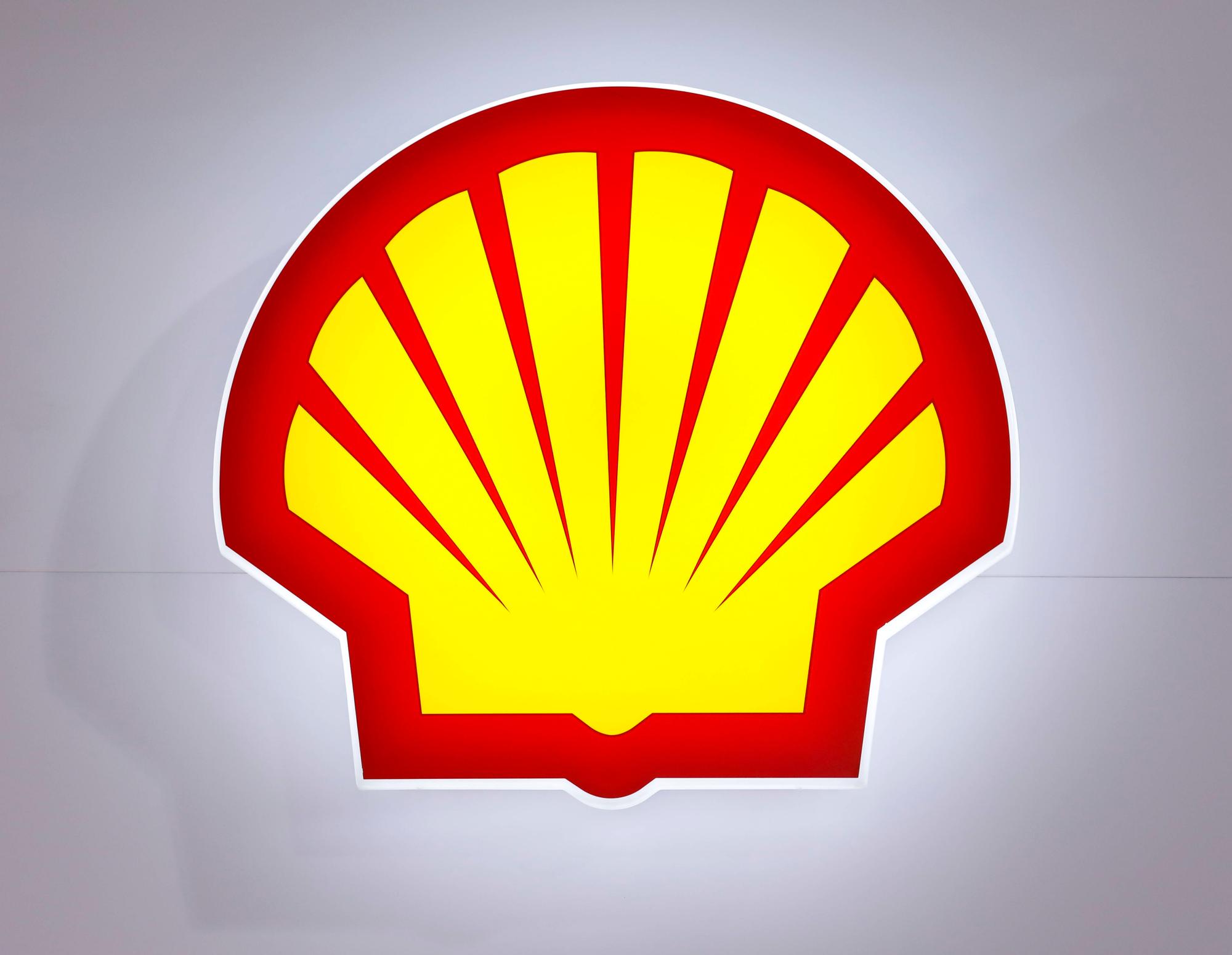 11.02.2020, Essen, Nordrhein-Westfalen, Deutschland - Shell, Logo am Messestand auf der Messe E-world energy & water. Essen Nordrhein-Westfalen Deutschland *** 11 02 2020, Essen, North Rhine-Westphalia, Germany Shell, logo on the stand at the E world energy water fair Essen North Rhine-Westphalia Germany