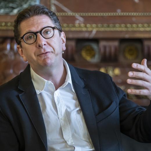 Aviel Cahn, Directeur general du Grand Theatre, s'exprime lors d'une conference de presse, sur la presentation de la saison 2022-23 du Grand Theatre de Geneve, ce mercredi 4 mai 2022 a Geneve. (KEYSTONE/Martial Trezzini)