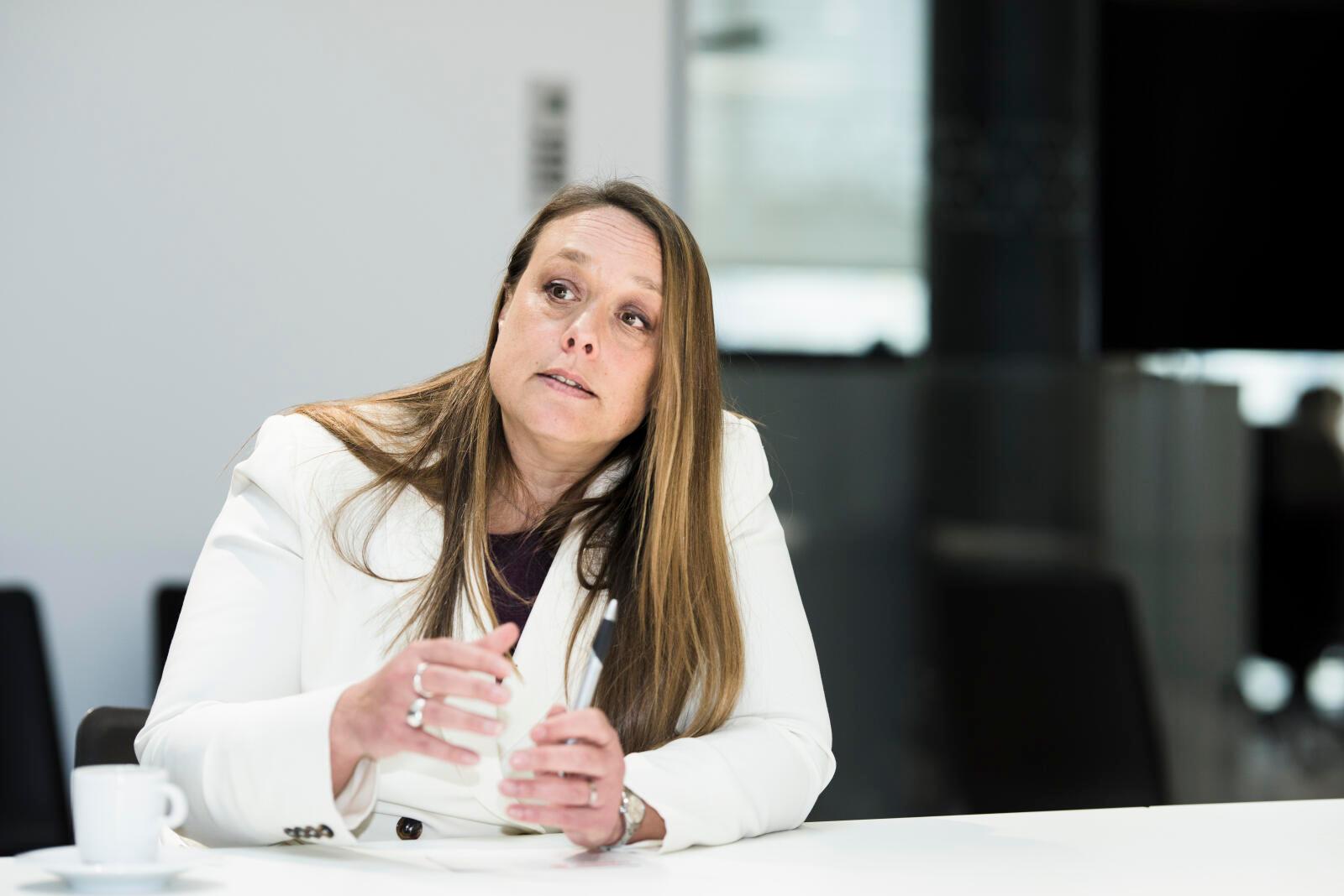 face à face Carole-Anne Kast, socialiste, avec Pierre Maudet. Rédaction du Temps. Genève. 1.3.2023. Eddy Mottaz