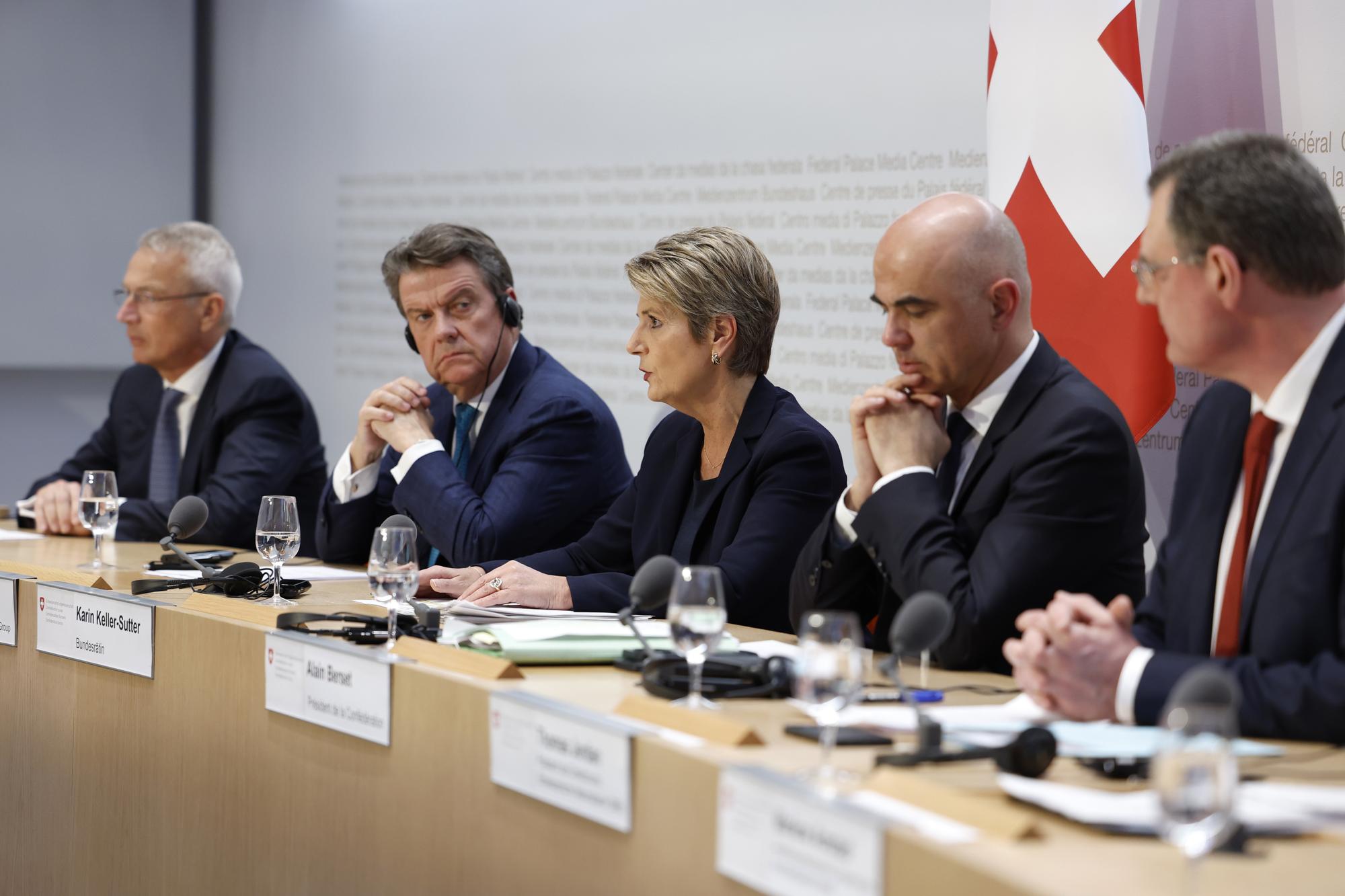 Karin Keller-Sutter, lors de l'annonce de la reprise de Credit Suisse par UBS, le 19 mars 2023.