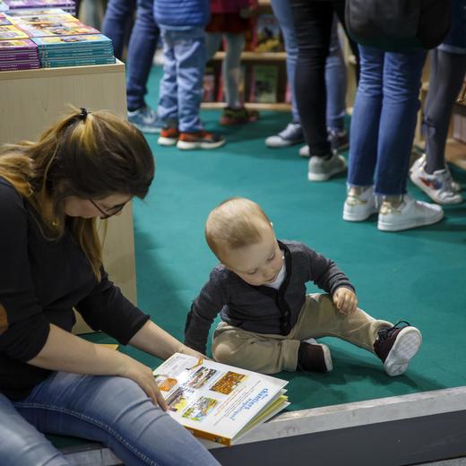 A visitor looks a book at the Payot booth, during the opening day of the 33rd Book Fair (Salon du Livre) at the Palexpo, in Geneva, Switzerland, Wednesday, May 1, 2019. (KEYSTONE/Salvatore Di Nolfi)