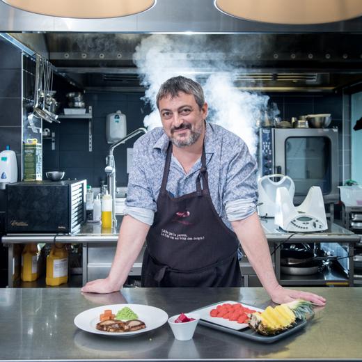 Portrait de l'entreprise Emotion Food qui propose des aliments pour les personnes ayant des troubles de la déglutition. Rencontre avec Gabriel Serero chef cuisinier