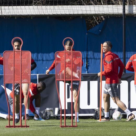 Die Spieler der Schweizer Fussball Nationalmannschaft beim Training in Basel, am Mittwoch, 22. Maerz 2023. (KEYSTONE/Patrick Straub)