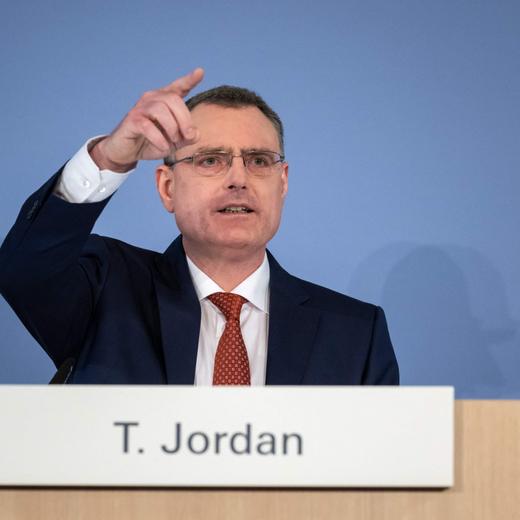 Chairman of the Swiss National Bank (SNB) Thomas Jordan gestures during the SNB's quarterly news conference on economic growth and monetary policy prospects in Zurich, on March 23, 2023. - The Swiss central bank raised interest rates by 0.5 percentage points and warned that further rises were possible, despite turmoil in the banking sector as it battles inflation. (Photo by Fabrice COFFRINI / AFP)