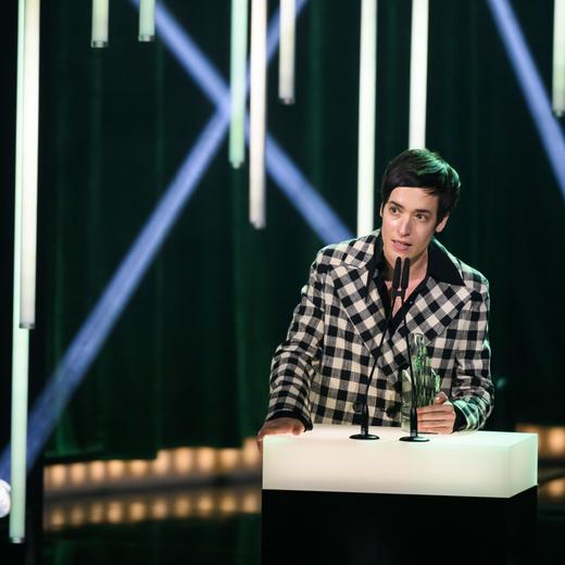 La comedienne Stephanie Blanchoud remporte le Prix de la meilleure interpretation feminine pour le film "La Ligne" lors de la remise du Prix du cinema suisse (Schweizer Filmpreis) le vendredi 24 mars 2023 au Batiment des Forces Motrices a Geneve. (KEYSTONE/Jean-Christophe Bott)