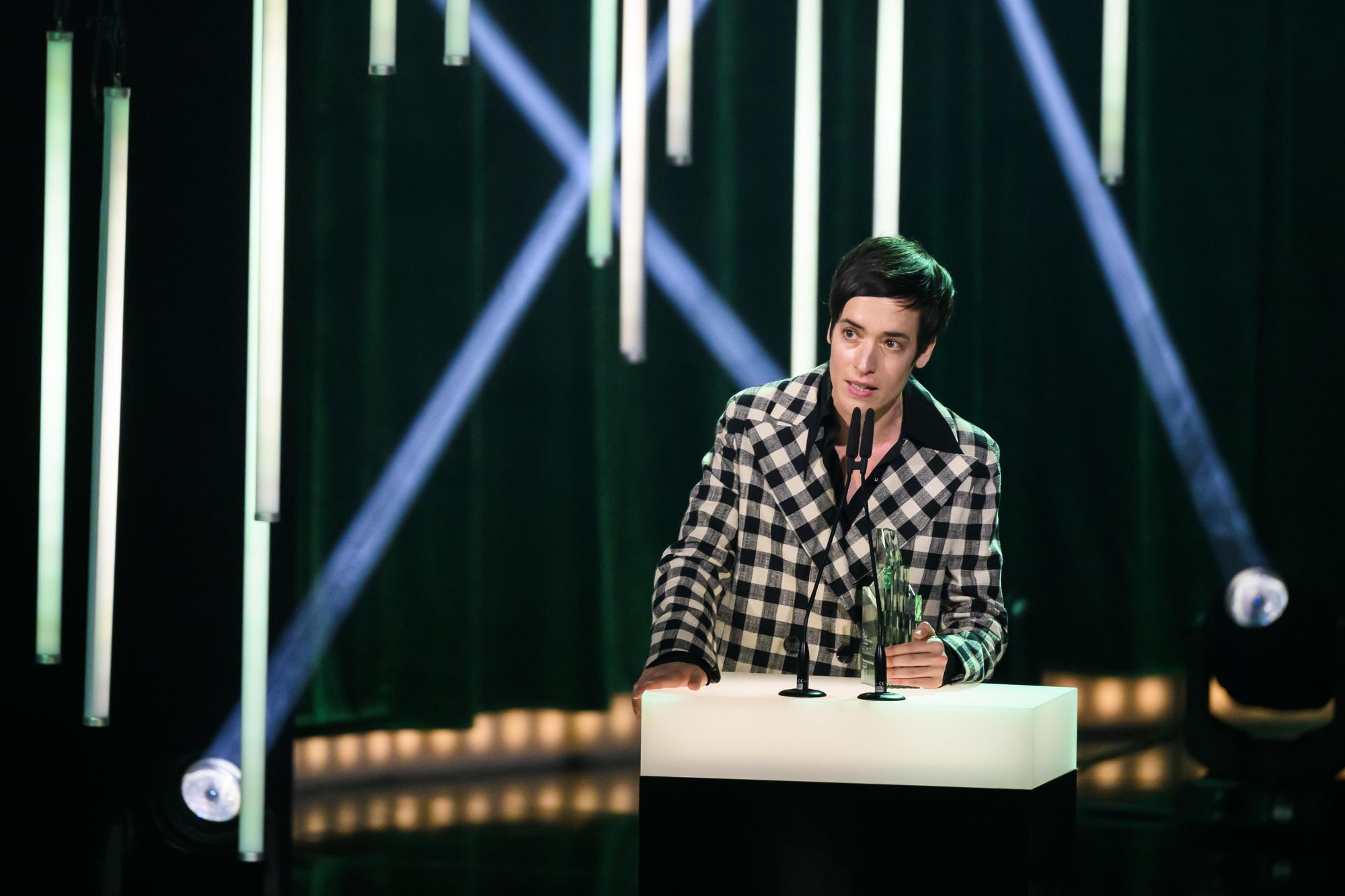 La comedienne Stephanie Blanchoud remporte le Prix de la meilleure interpretation feminine pour le film "La Ligne" lors de la remise du Prix du cinema suisse (Schweizer Filmpreis) le vendredi 24 mars 2023 au Batiment des Forces Motrices a Geneve. (KEYSTONE/Jean-Christophe Bott)