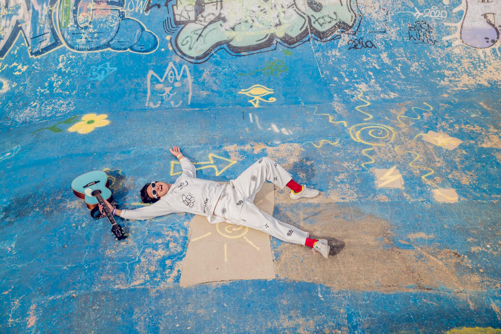 Pat Burgener (snowboardeur/musicien) photographié à Vidy ( Lausanne ) le 21.03.2023 © david Wagnières