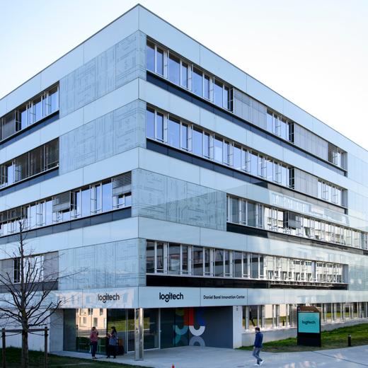 ARCHIVBILD ZUR JAHRESBILANZ VON LOGITECH, AM MITTWOCH, 26. APRIL 2017 - The building with the logo of Swiss computer accessories manufacturer Logitech is pictured on the headquarter, the Logitech Daniel Borel Innovation Center, at the EPFL Innovation Park, in Lausanne, Switzerland, Tuesday, March 14, 2017.(KEYSTONE/Laurent Gillieron)