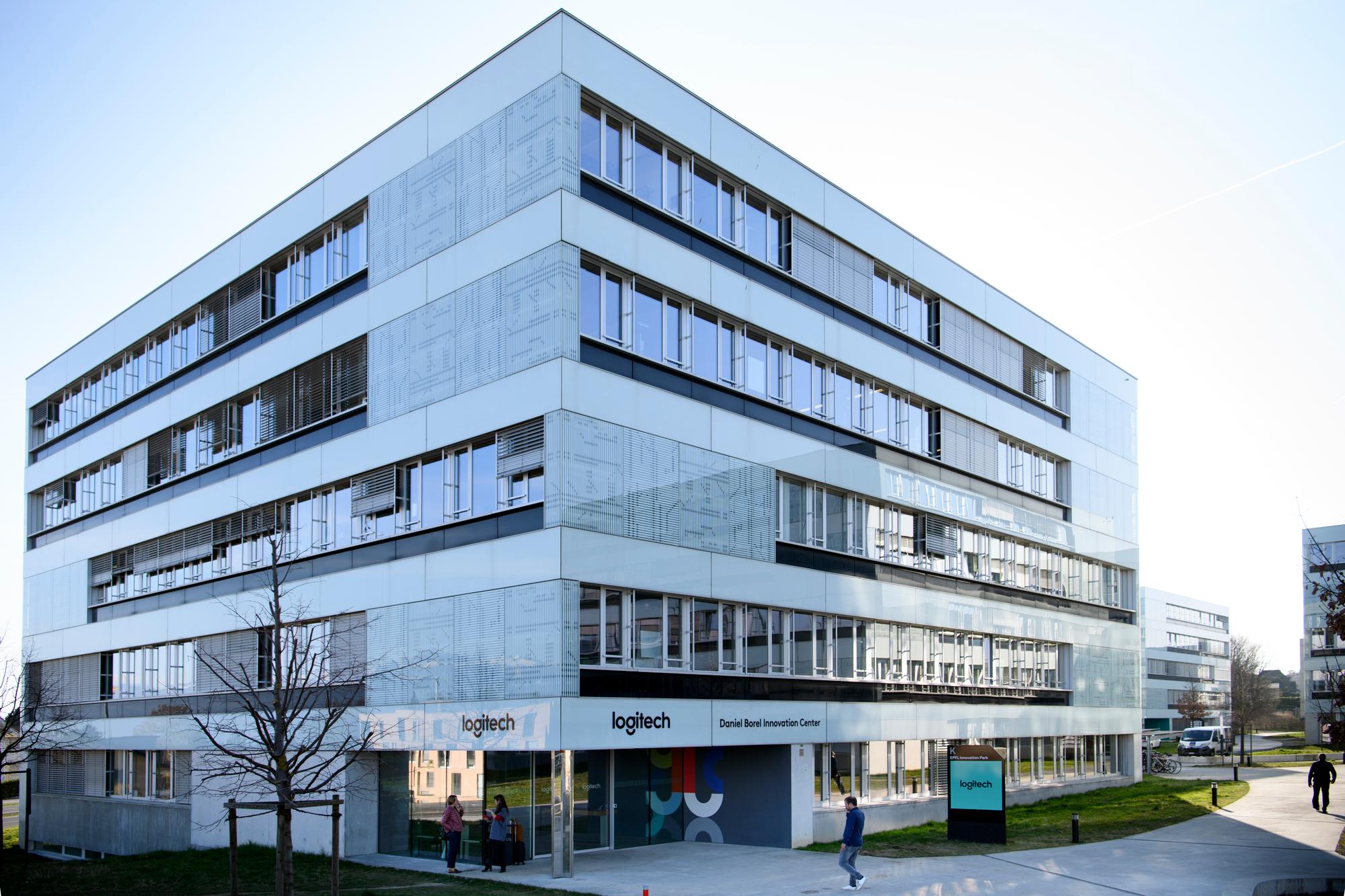 ARCHIVBILD ZUR JAHRESBILANZ VON LOGITECH, AM MITTWOCH, 26. APRIL 2017 - The building with the logo of Swiss computer accessories manufacturer Logitech is pictured on the headquarter, the Logitech Daniel Borel Innovation Center, at the EPFL Innovation Park, in Lausanne, Switzerland, Tuesday, March 14, 2017.(KEYSTONE/Laurent Gillieron)
