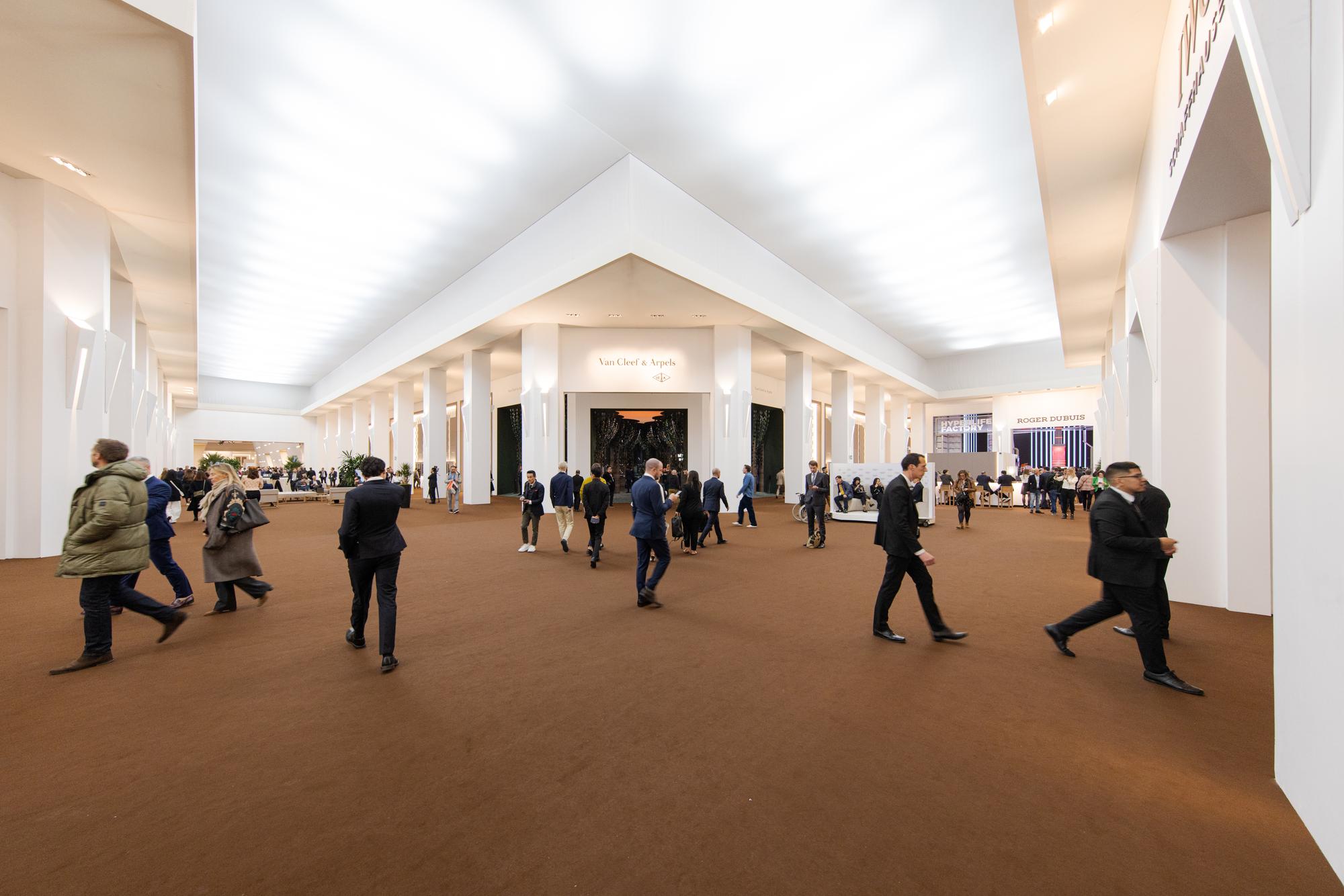 COMMERCIAL IMAGE, IMAGE DISTRIBUTED FOR WATCHES AND WONDERS GENEVA FOUNDATION, EDITORIAL USE ONLY - Visitors during the Watches and Wonders GENEVA, in Geneva, Switzerland, Monday, March 27, 2023. The Master Event of the Watches and Wonders ecosystem brings together the leading names of the Watchmaking and luxury industry from March 27 to April 2, 2023 at Geneva Palexpo. (KEYSTONE/Valentin Flauraud)