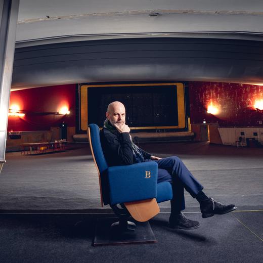 Jean-Pierre Greff, ex-directeur HEAD et président de la Fondation du Plaza, Photographié dans l'ancien cinéma de Genève, le 23.03.2023 © David Wagnières