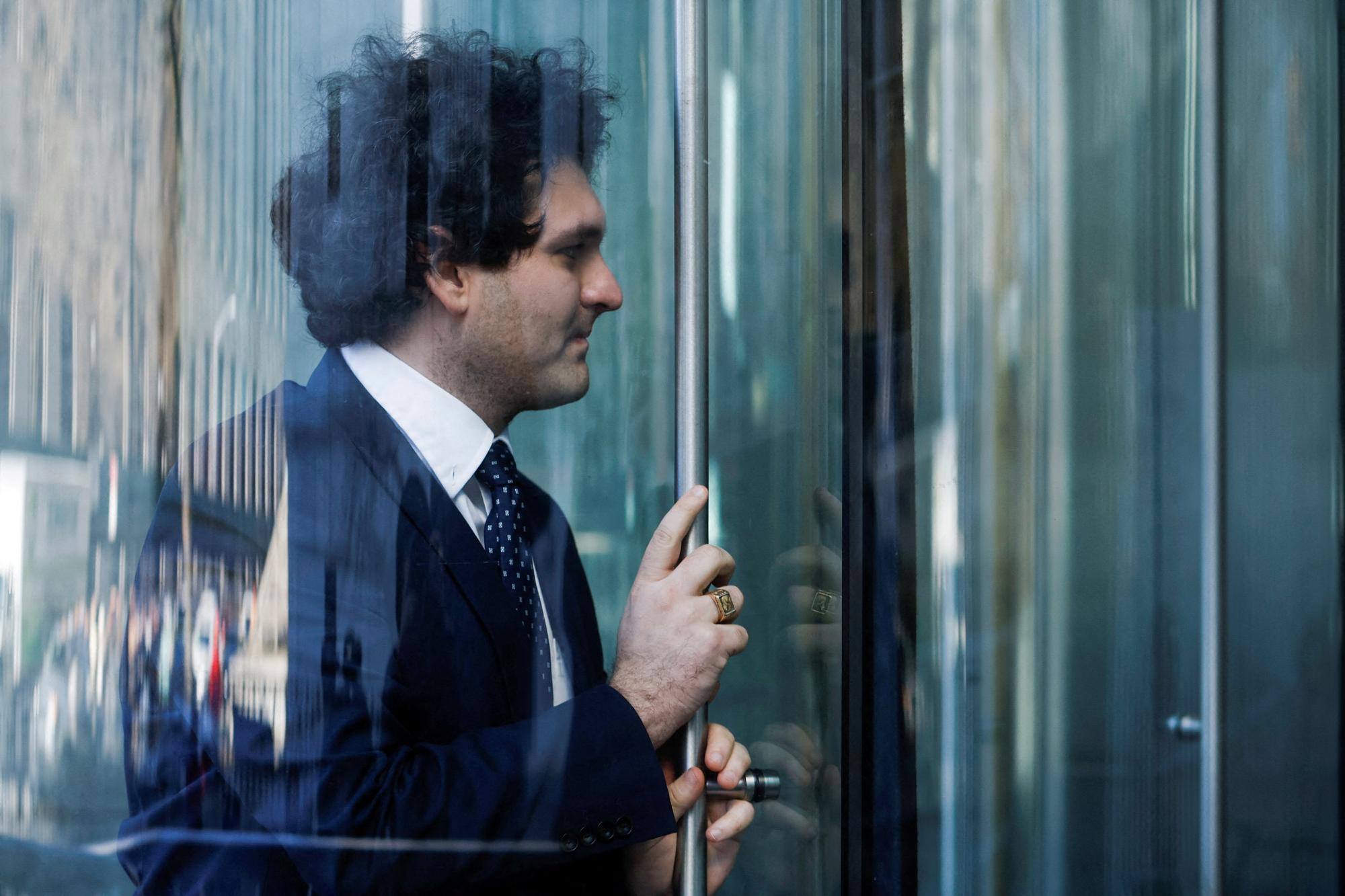 Former FTX Chief Executive Sam Bankman-Fried, who faces fraud charges over the collapse of the bankrupt cryptocurrency exchange, arrives at the Manhattan federal court in New York City, U.S. March 30, 2023. REUTERS/Amanda Perobelli TPX IMAGES OF THE DAY