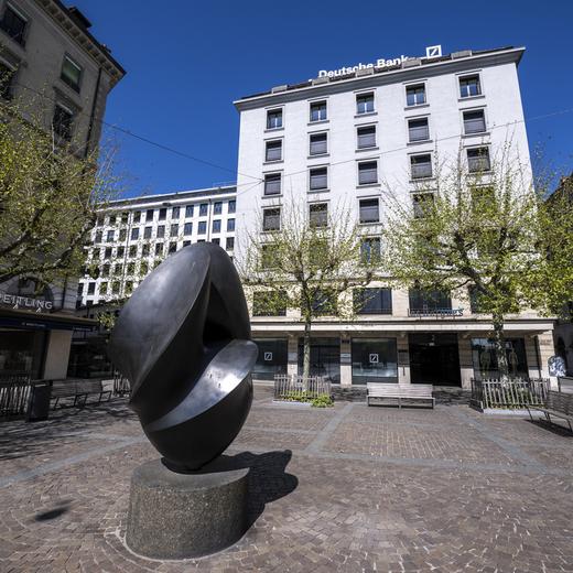 La facade du batiment qui abrite Vitol Group est l'une des principales societes de trading petrolier au monde, est photographie ce dimanche 17 avril 2022 a Geneve. (KEYSTONE/Martial Trezzini)