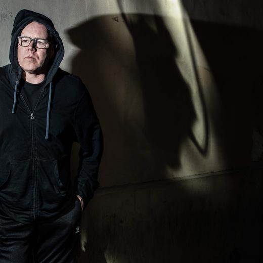 (FILES) In this file photo taken on September 20, 2019, US author and screenwriter Bret Easton Ellis poses during a photo session in Paris. - Bret Easton Ellis writes about the rich because it's funny to see them screw up, says the American writer who publishes his seventh novel "Les Éclats" which appears on March 15, 2023 in French. (Photo by JOEL SAGET / AFP)