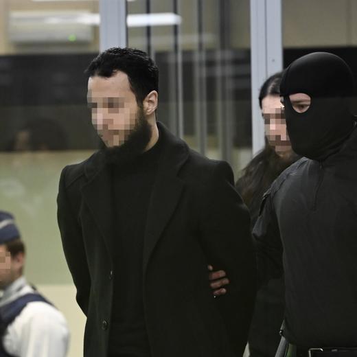 Salah Abdeslam et deux autres accusés lors de leur arrivée au tribunal, à Bruxelles, le 3 avril 2023.