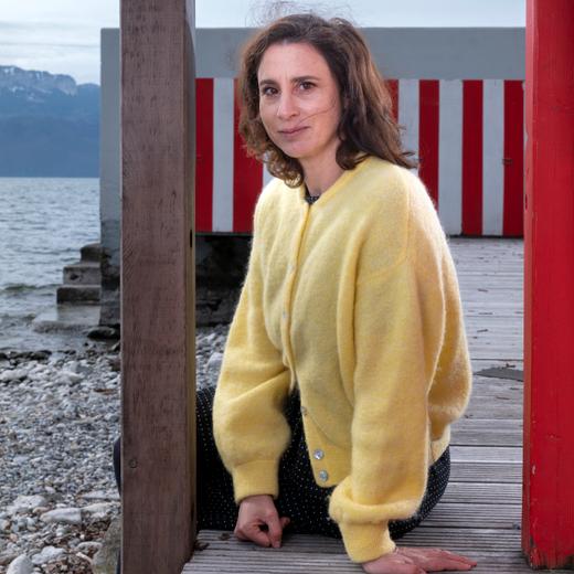 Géraldine Borio, docteurs en architecture, habitant le plus souvent Hongkong mais ayant travaillé aussi à Séoul et Tokyo. Elle a dans les 40 ans et vient de publier un ouvrage sur "les espaces interstitiels" dans les métropoles asiatiques. Lutry, 29 mars 2023. Photographie©Yves Leresche  www.yvesleresche.ch E-mail: yves.leresche@bluewin.ch All rights reserved  © Yves Leresche +41 (0)78 772 17 82