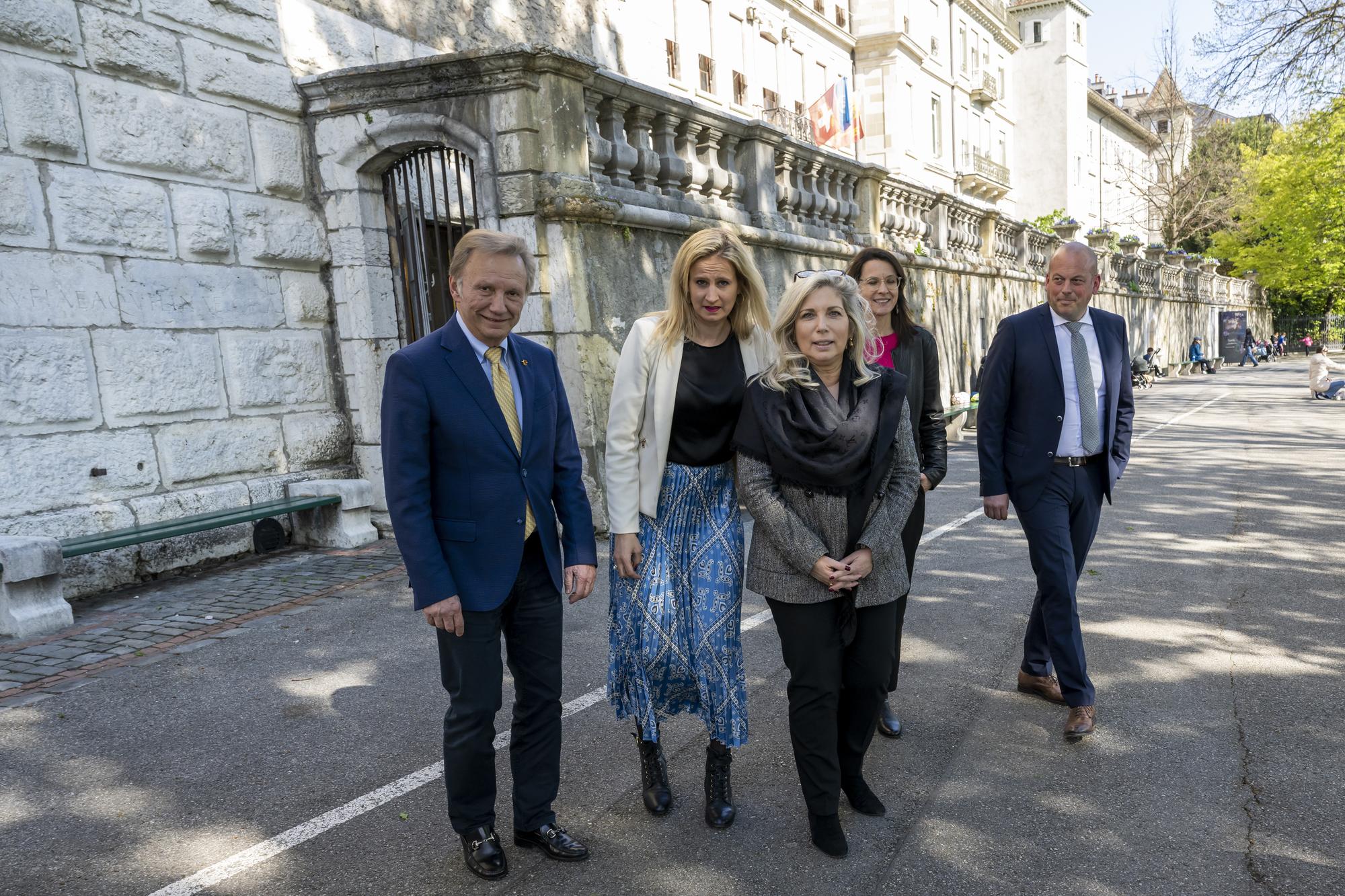 Les cinq candidats de l'Alliance de droite genevoise qui dérange: Philippe Morel (MCG), Delphine Bachmann (Le Centre), Nathalie Fontanet (PLR), Anne Hiltpold (PLR) et Lionel Dugerdil (UDC).