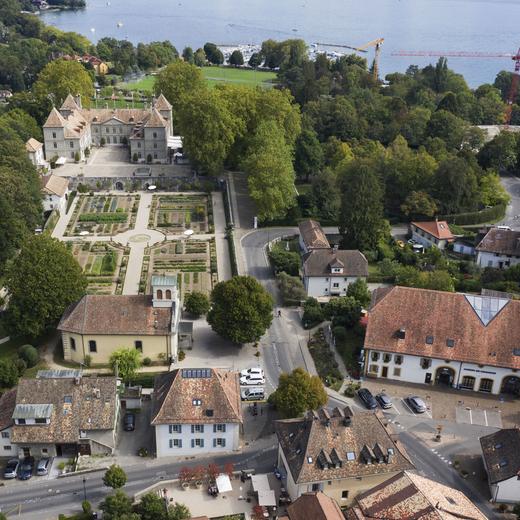Vue aérienne de la commune de Prangins.