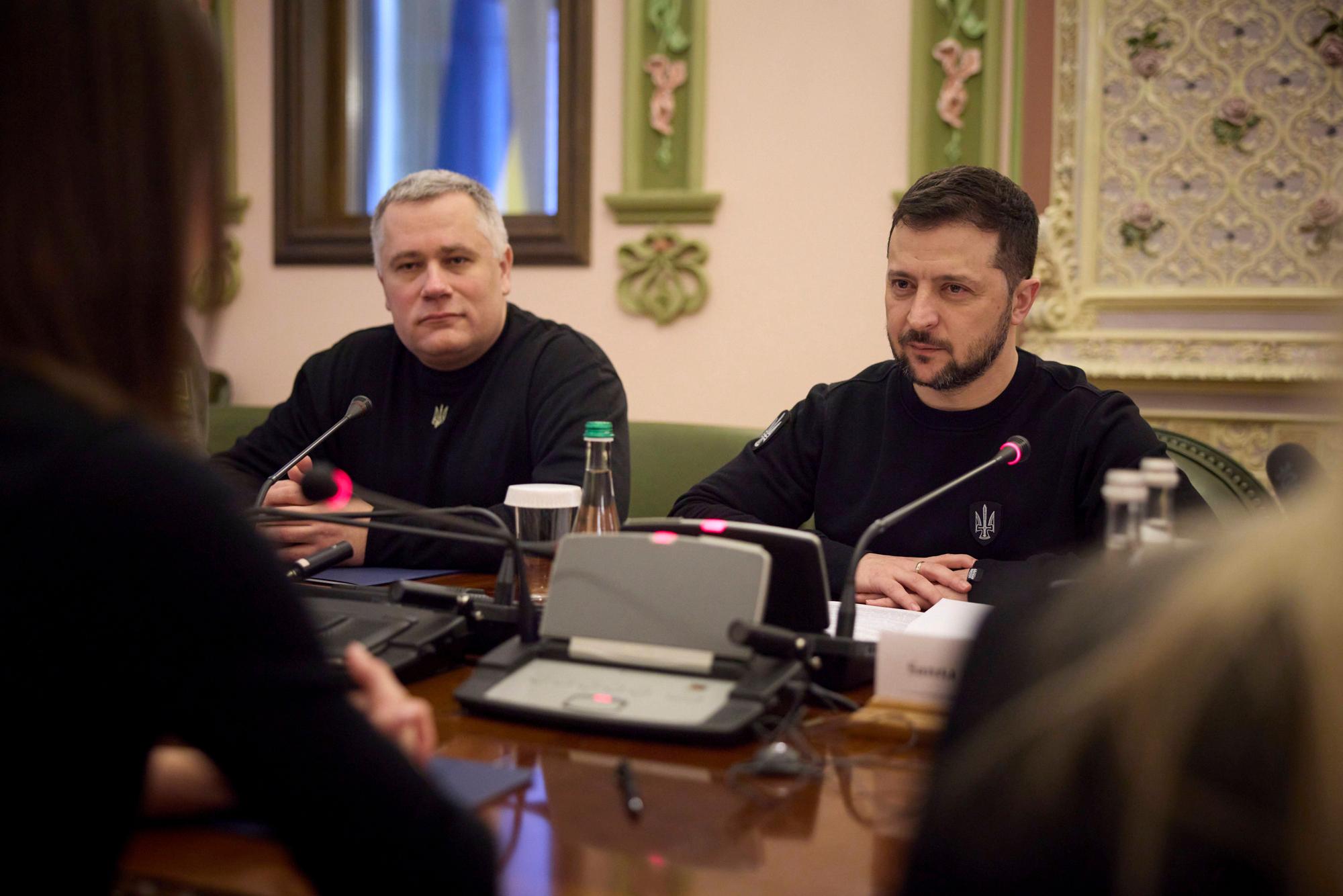 March 10, 2023, Kyiv, Kyiv Oblast, Ukraine: Kyiv, Ukraine. 10 March, 2023. Ukrainian President Volodymyr Zelenskyy, right, listens during an expanded bilateral meeting with Finnish Prime Minister Sanna Marin, left, and delegates at the Mariinsky Palace, March 10, 2023 in Kyiv, Ukraine. Kyiv Ukraine - ZUMAp138 20230310_zaa_p138_024 Copyright: xPoolx/UkrainianxPresidentiax
