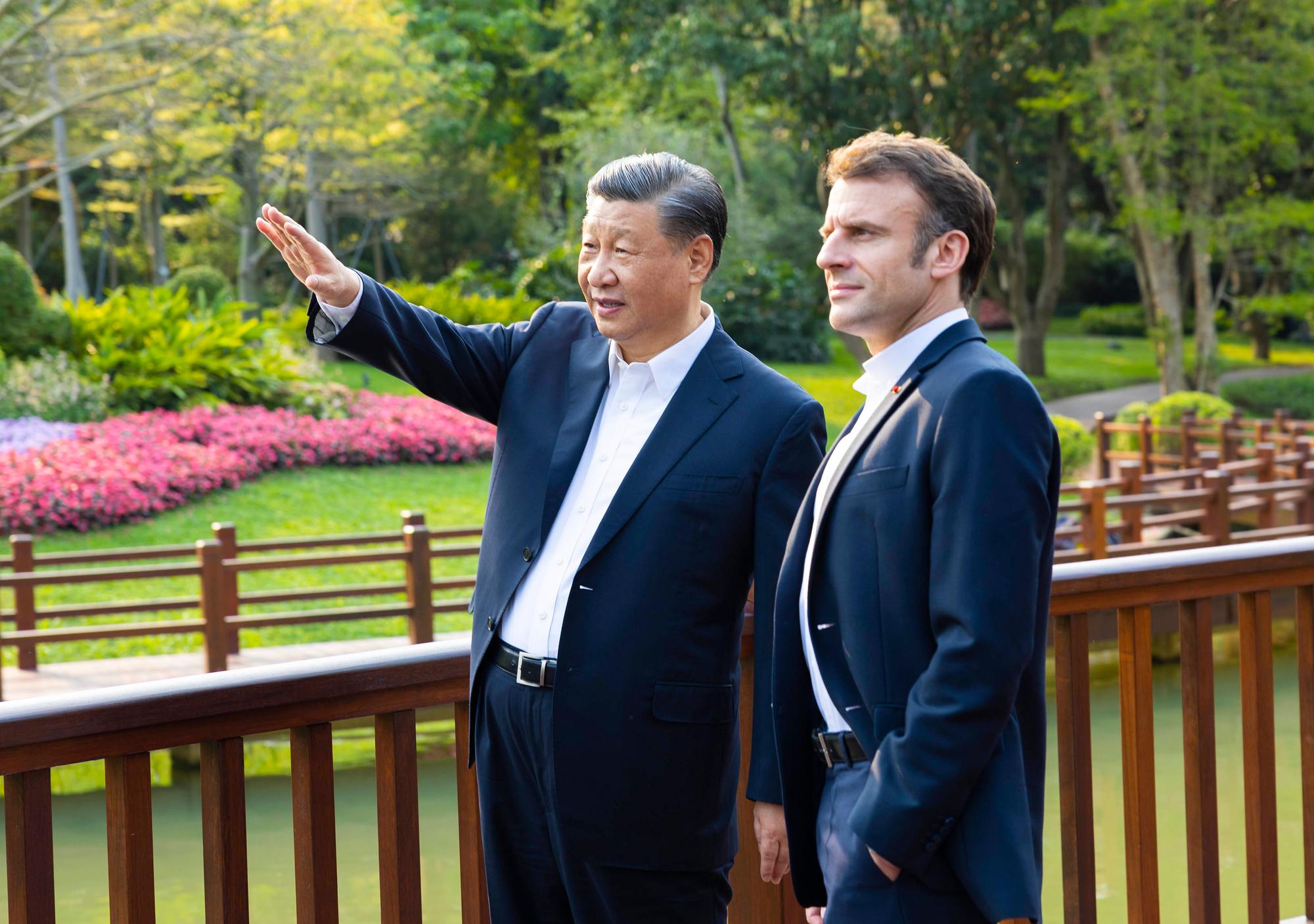 Xi Jinping et Emmanuel Macron à Guangzhou le 7 avril.