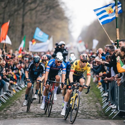 Paris-Roubaix Picture by Alex Whitehead/SWpix.com - 08/04/2023 - Road cycling, Rad, Radsport, Strasse - UCI World Tour - Paris-Roubaix - Compiegne to Roubaix, France - Wout van Aert of Jumbo Visma and Mathieu van der Poel of Alpecin Deceuninck exit the TrouÃƒ e d Arenberg. Roubaix France Copyright: x xSWpix.comxt/axPhotographyxHubxLtdxAlexxWhitehead/SWpix.comx SWP-1852-2382