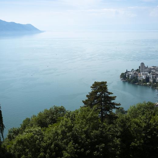 La ville de Montreux et le Lac Leman photographie depuis Glion-sur-Montreux ce samedi 12 juin 2021. (KEYSTONE/Laurent Gillieron)