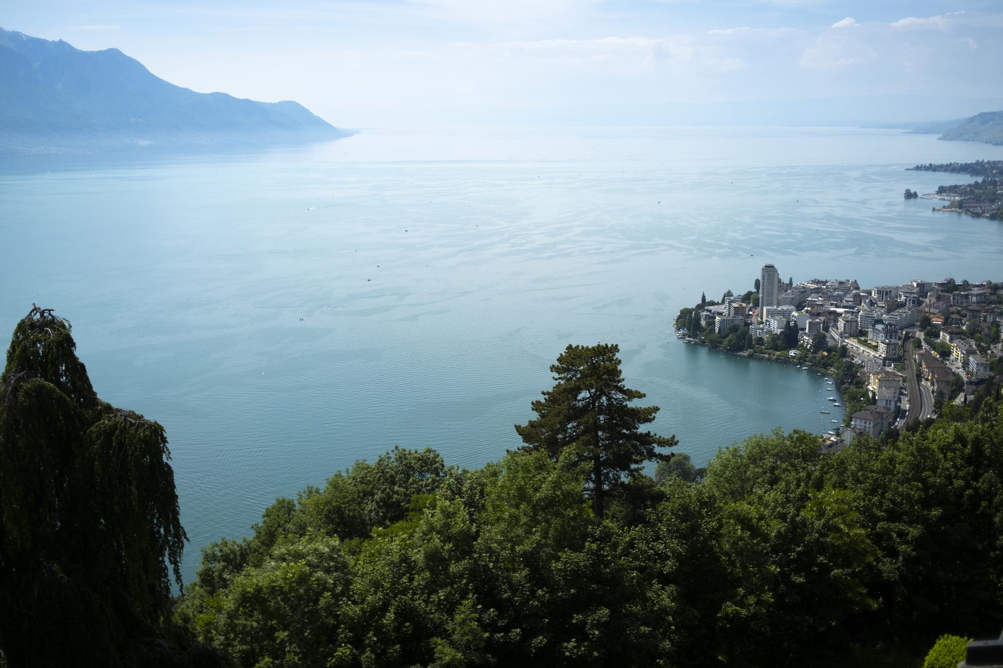 La ville de Montreux et le Lac Leman photographie depuis Glion-sur-Montreux ce samedi 12 juin 2021. (KEYSTONE/Laurent Gillieron)