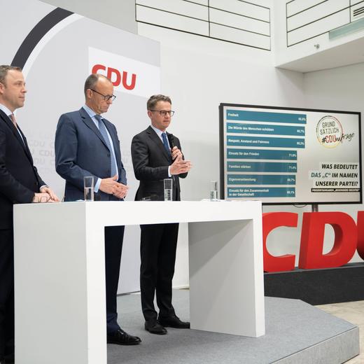 Les dirigeants de la CDU présentent leur nouveau programme, lundi après-midi à Berlin.