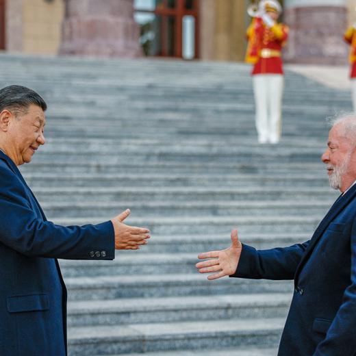 Brazil's President Luiz Inacio Lula da Silva and China's President Xi Jinping attend a welcoming ceremony at the Great Hall of the People in Beijing, China, April 14, 2023. Ricardo Stuckert/Brazil Presidency/Handout via REUTERS ATTENTION EDITORS - THIS IMAGE HAS BEEN SUPPLIED BY A THIRD PARTY. NO RESALES. NO ARCHIVES.
