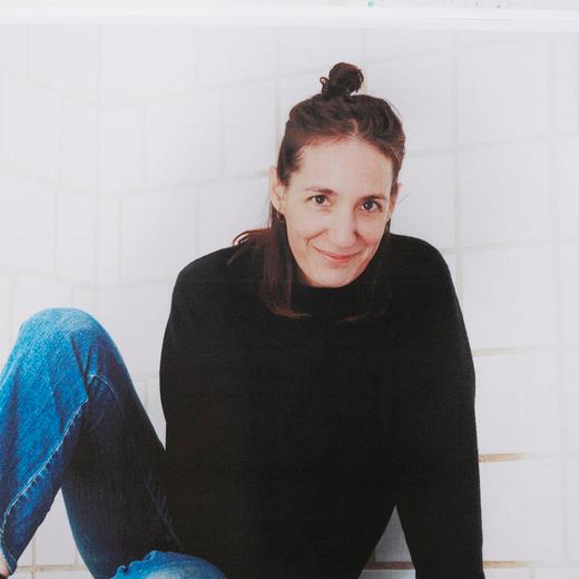 Artiste lausannoise de 44 ans, Sophie Ballmer voit en cette rénovation l'occasion de s'essayer au documentaire, à l'autofiction, à l'autobiographie, elle ne sait pas vraiment.