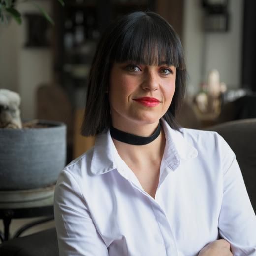 Estelle Lagarde, gouacheuse pour la haute joaillerie. Bons-en-Chablais. 12.4.2023.