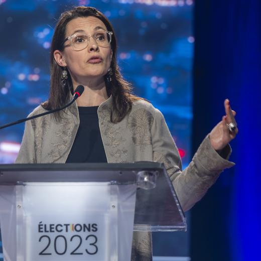 La candidate au Conseil d'Etat, Anne Hiltpold, PLR, s'exprime, lors d'un grand debat electoral du second tour des elections genevoise avec les dix principaux finalistes a l'election au Conseil d'Etat, organiser par Leman Bleu Television et le journal Le Temps, ce mercredi 1 mars 2023 depuis le grand studio du Cube a Geneve. (KEYSTONE/Martial Trezzini)