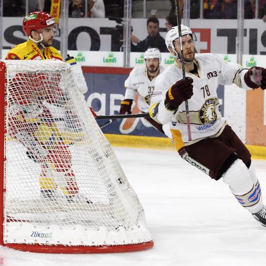 Geneve-Servette's forward Marc-Antoine Pouliot celebrates his goal after scoring the 2:3, during the fourth leg of the National League Swiss Championship final playoff game between EHC Biel-Bienne and Geneve-Servette HC, at the ice stadium Tissot Arena, in Biel, Switzerland, Thursday, April 20, 2023. (KEYSTONE/Salvatore Di Nolfi)