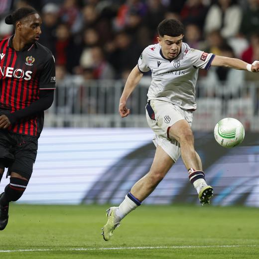 Basel's Zeki Amdouni, right, and Nice's Pablo Rosario in action during the UEFA Conference League quarter final soccer match between OGC Nice of France and Switzerland's FC Basel 1893, Thursday, April 20, 2023 at the Allianz Riviera stadium in Nice, France. (KEYSTONE/Peter Klaunzer)
