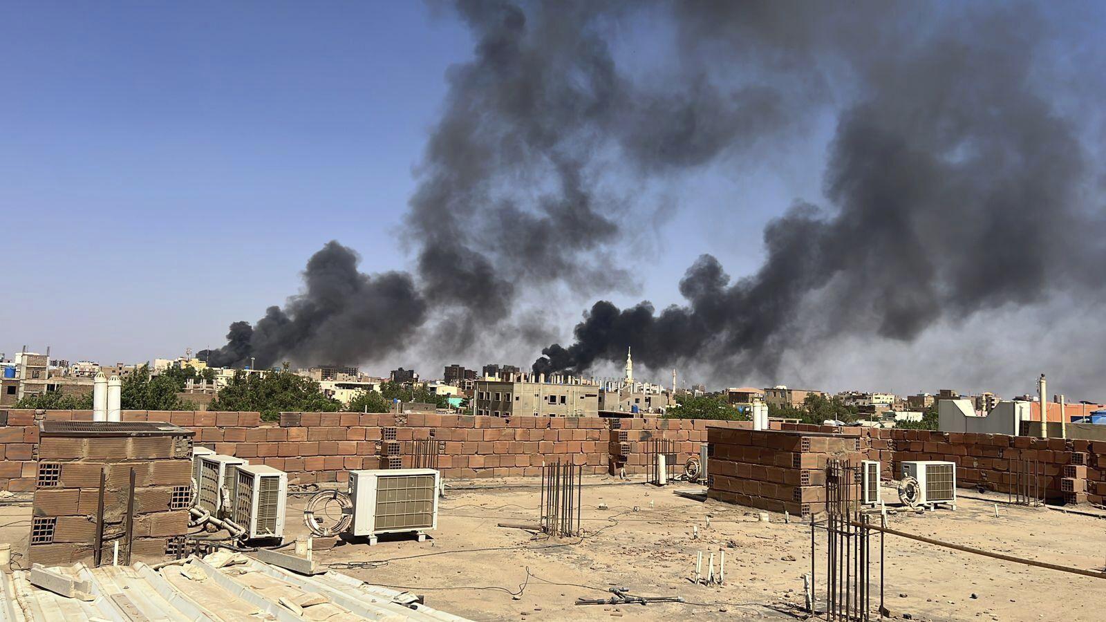In this photo provided by Maheen S , smoke fills the sky in Khartoum, Sudan, near Doha International Hospital on Friday, April 21, 2023. The Muslim Eid al-Fitr holiday, typically filled with prayer, celebration and feasting ? was a somber one in Sudan, as gunshots rang out across the capital of Khartoum and heavy smoke billowed over the skyline. (Maheen S via AP)